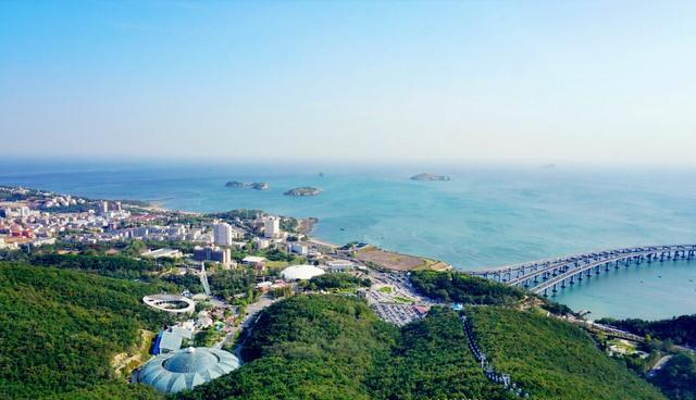 以“四季恒春”美誉夺得“第十八届中外避暑旅游目的地排行榜”之“2021中国避暑名城榜”第7名